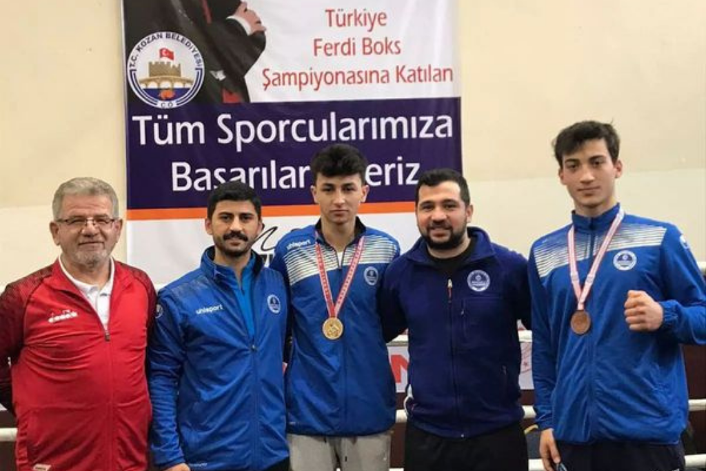 Boksörler Ringde Fırtına Gibi Esti