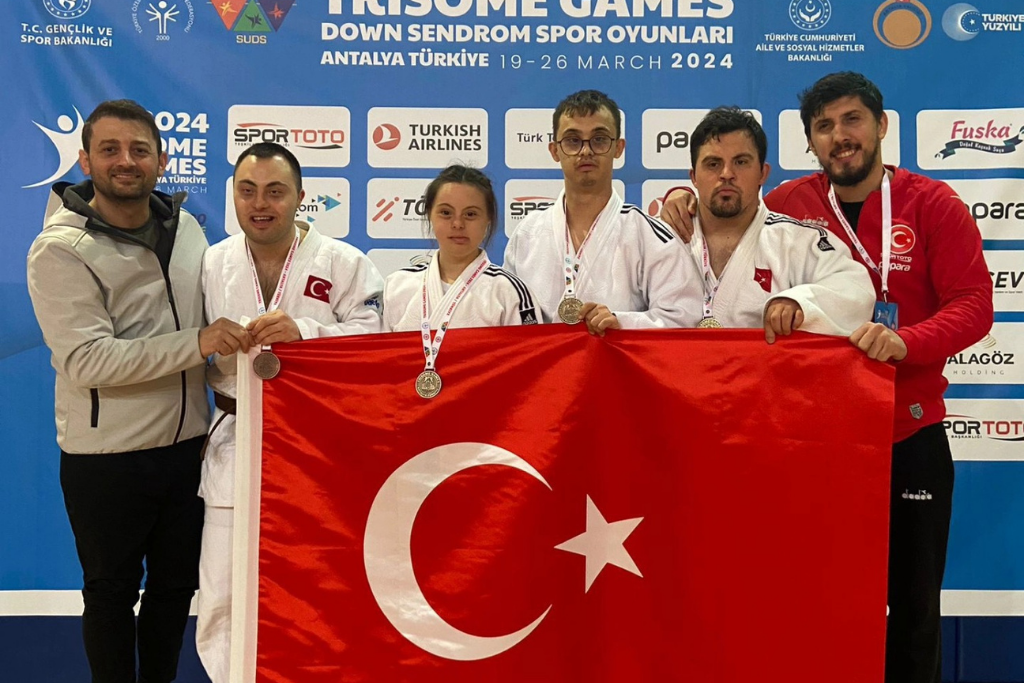 Down Sendromlu Özel Olimpiyatlarından 4 Madalya ile Döndüler