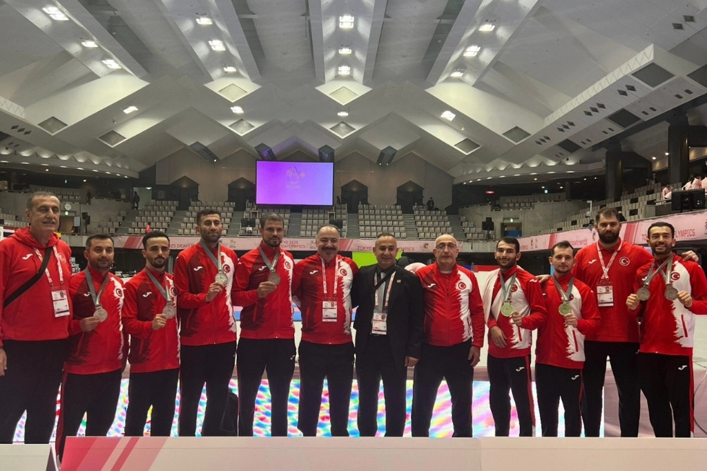 Erkek Takım Kumiteden Gümüş Madalya !