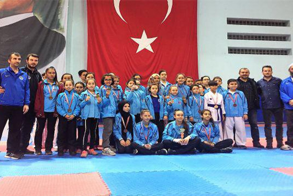 Kağıtspor Karate’de Geleneği Bozmadı