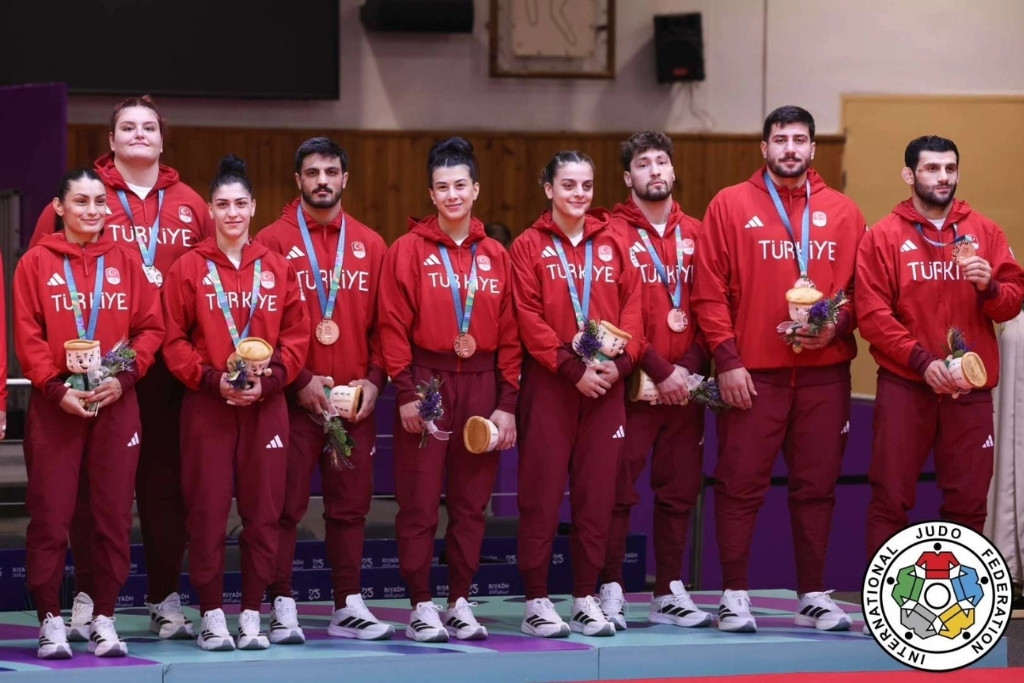 Mix Takımlarda Sporcularımız Kürsüde Yer Aldı