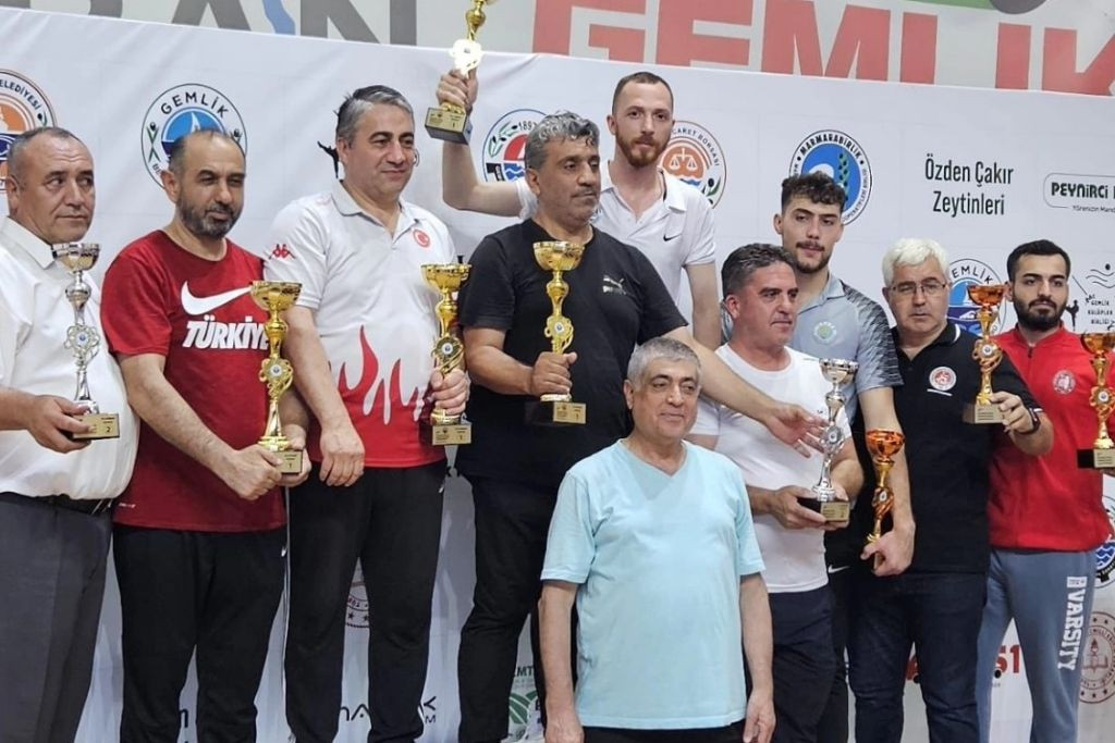 Uluslararası Gemlik Karate Turnuvasında Madalya Yağmuru