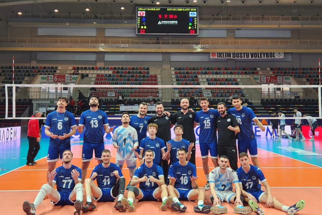 Voleybolcularımız Sezonu Galibiyet ile Kapattı