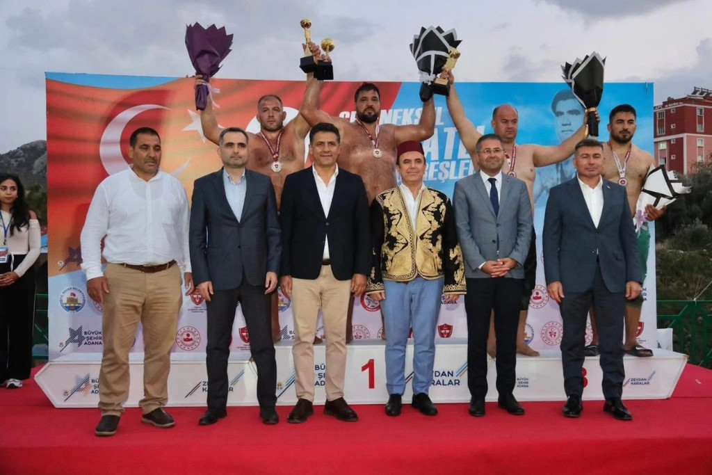 Kozanda Pehlivanlarımız Kürsüde